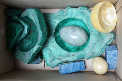 Lot d'OBJETS en MALACHITE et PIERRES div...