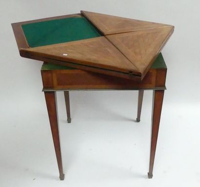 TABLE mouchoir le plateau pivotant ouvrant...