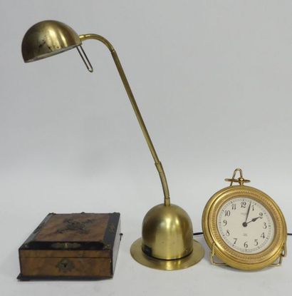 LAMPE de bureau ZIPPO, une pendulette JAEGER...