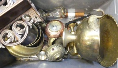 Lot d'objets en métal, cuivre, laiton. Cache-pot....