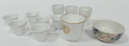 MANUFACTURE NATIONALE DE SEVRES. Lot comprenant...