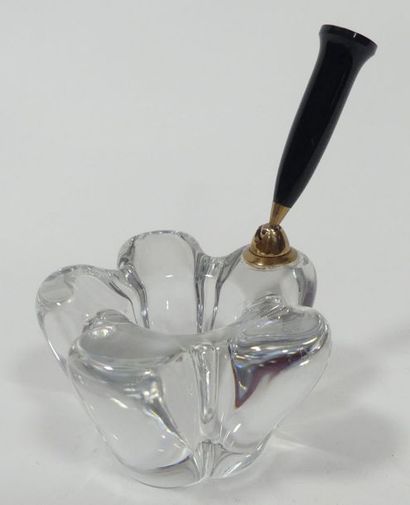 DAUM. Porte stylo en cristal. Vers 1950....