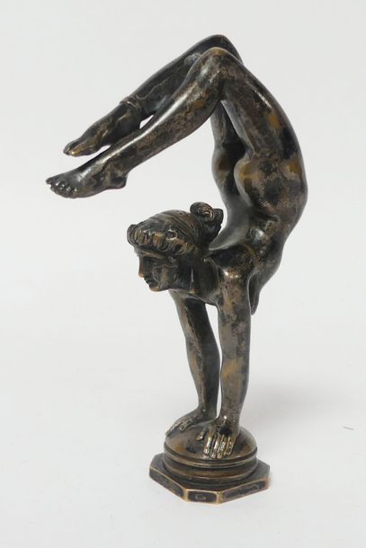SCEAU en bronze figurant une femme nue a...