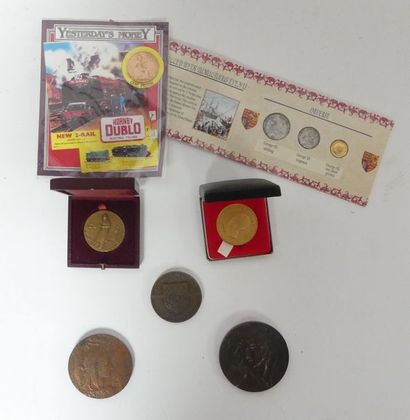 Lot de MEDAILLES dont République française,...
