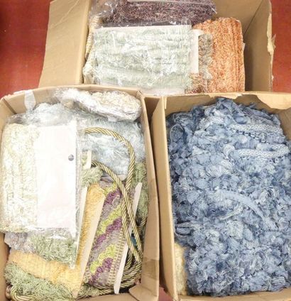 Important lot de PASSEMENTERIE