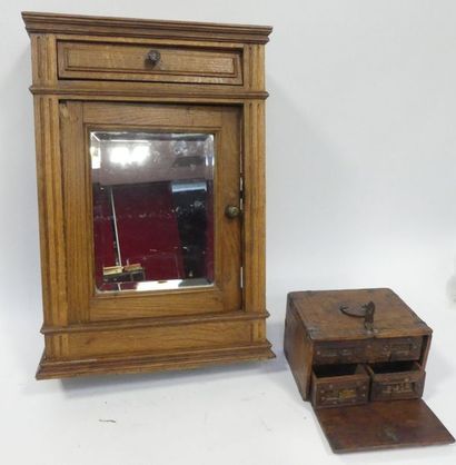 ARMOIRETTE en bois, la porte à miroir biseauté...