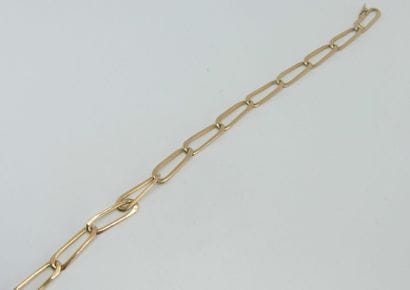 BRACELET en or jaune maille allongée. Poids...