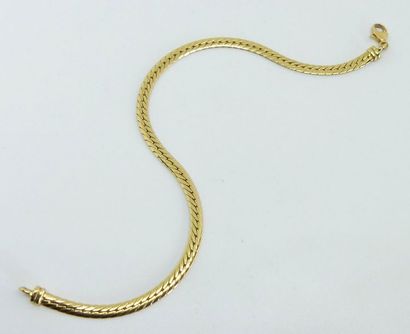 BRACELET en or jaune maille anglaise. Poids...