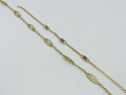 LOT de deux BRACELETS en or jaune, l'un rehaussé...