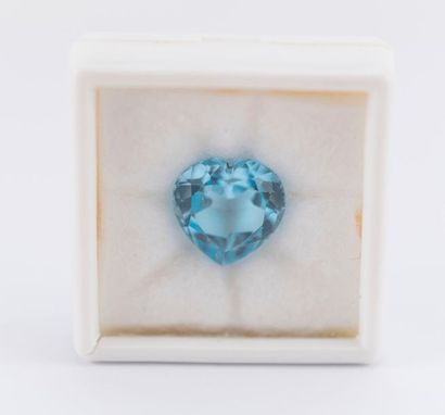 Heart-shaped aquamarine. Dimension: 18x10...