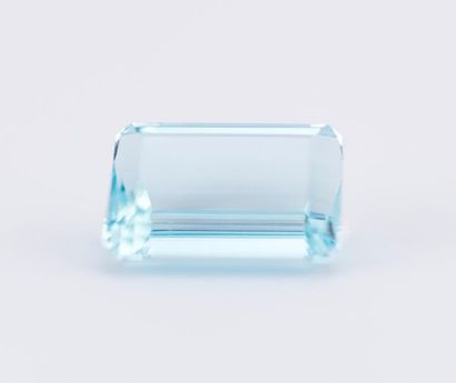 Rectangular aquamarine. Dimension: 20x15...