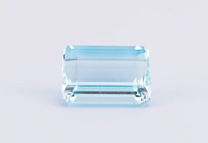 Rectangular aquamarine. Dimension: 20x15...