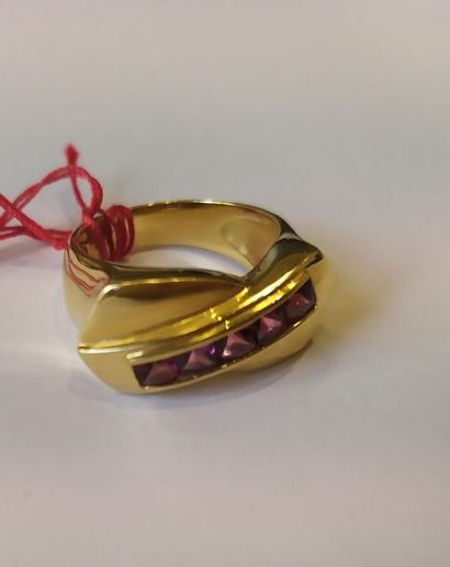 Yellow gold (18K) knot ring decorated with...