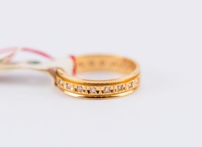 18K yellow gold river ring set with 0.10...