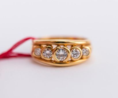 Yellow gold signet ring decorated with 5...