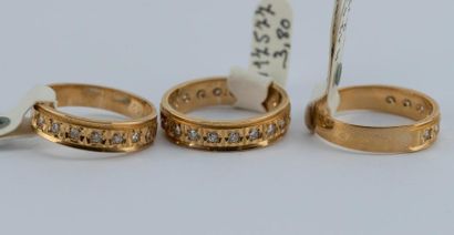 Set of three yellow gold rings with a line...