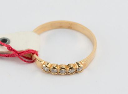 Yellow gold ring set with 5 diamonds. Total...
