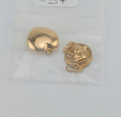 Set of three medals in yellow gold (18K),...