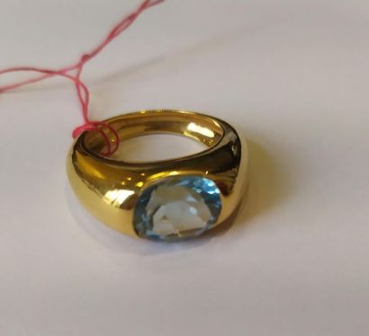 Gold-plated metal ring decorated with an...