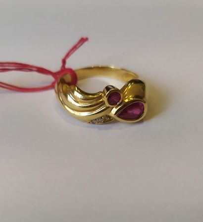 Yellow gold (18K) signet ring with two rubies...
