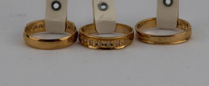 Set of three yellow gold rings with a line...