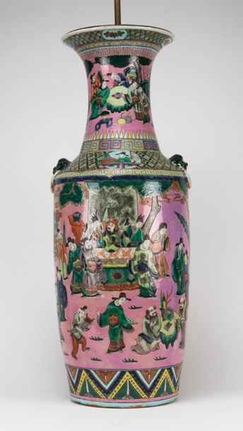 CHINA. Polychrome porcelain vase decorated...