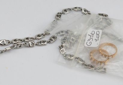 Costume jewelry set: Metal anchor chain and...
