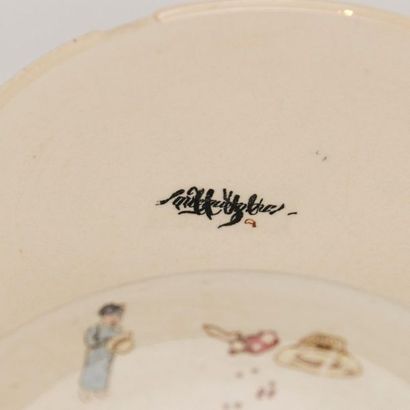 SARREGUEMINES. Porcelain candy box with children's...