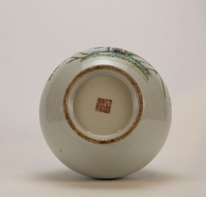 CHINA. Polychrome porcelain vase decorated...