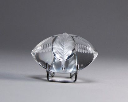 LALIC. Paperweight in the form of a sheet...