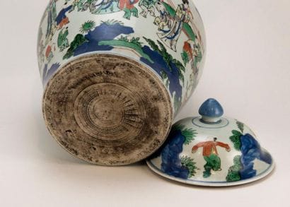 CHINA. Covered vase in Wucai porcelain in...