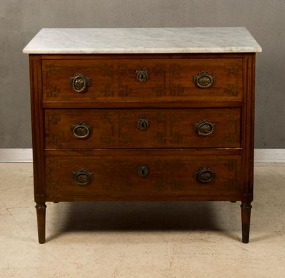 Walnut chest of drawers opening by three...