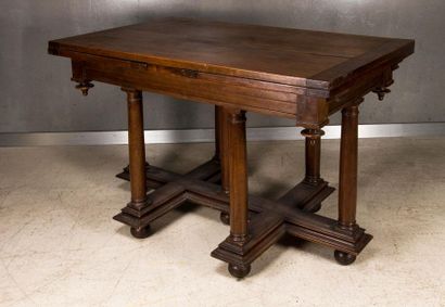Italian-style table, moulded walnut legs,...