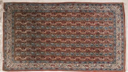 Goom carpet with bothes line pattern. 227x140...