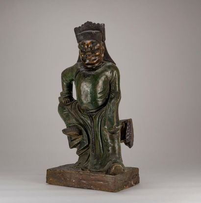 CHINE, XVIIème siècle. Dignitaire assis en...