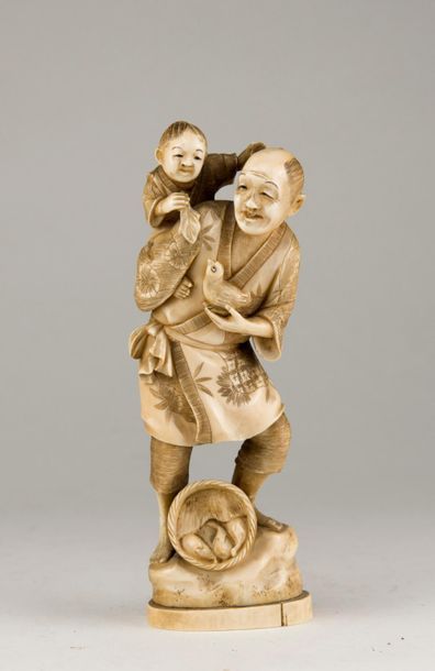 JAPON. Paysan portant un enfant sur ses épaules....