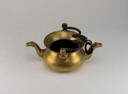 Puisette en bronze et fer forgé, deux becs...