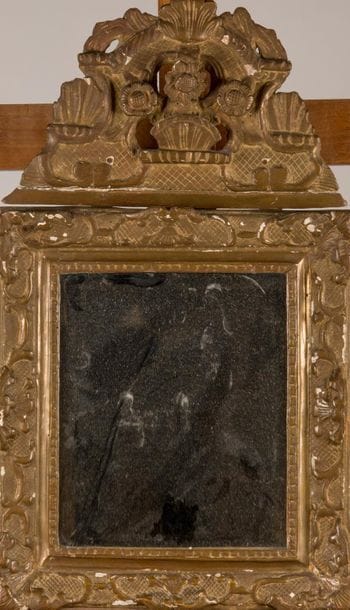 Miroir, cadre en bois doré, le fronton à...