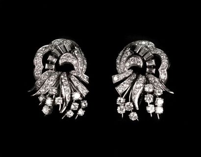 Brooch convertible into two bodice clips...