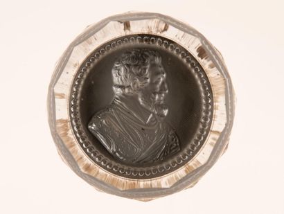 Presse-papiers orné d'une médaille d'Henri...