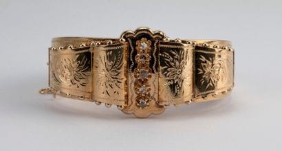 Bracelet cuff in 18K pink gold with undulations...