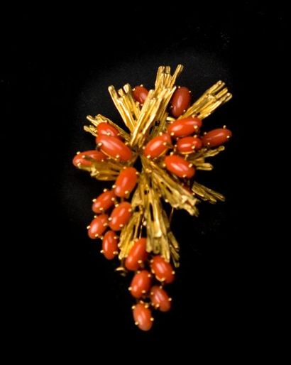 Brooch in 18K yellow gold with a hare's head...