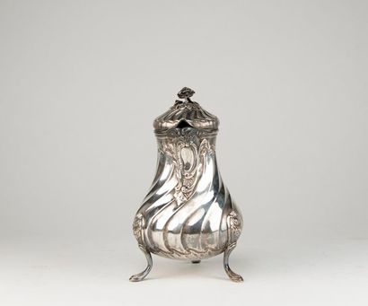 Cardeilhac Paris. Verseuse tripode en argent...