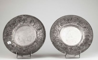 Paire de plats en argent ajouré. Travail...