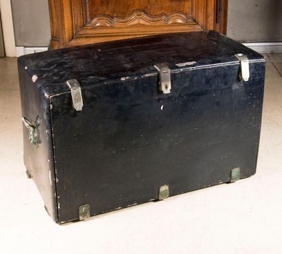 Trunk of car trunk probably DELAHAYE brand...