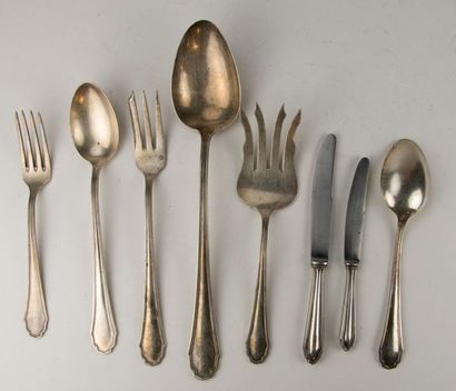 Lot de 45 pièces pesables et quinze couteaux...