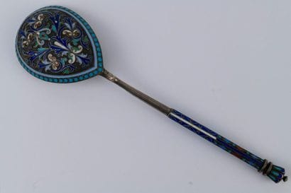 Grande cuillère à caviar en argent et émail...