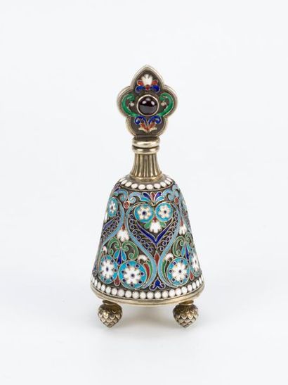 Flacon à parfum campaniforme en vermeil,...
