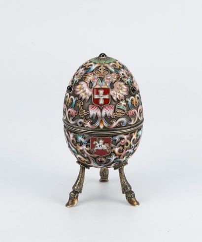 Œuf tripode en argent, vermeil et émail cloisonné...