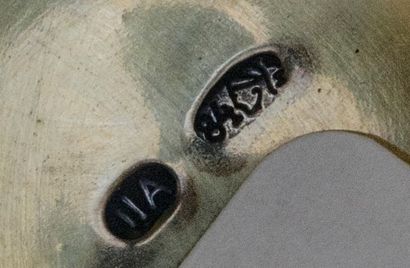 Œuf tripode en argent, vermeil et émail cloisonné...